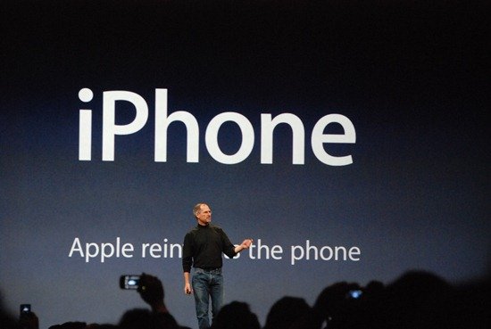 Steve Jobs Unveils The iPhone
