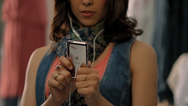 ios-5-advert-girl-typing-on-ipod-touch.jpg