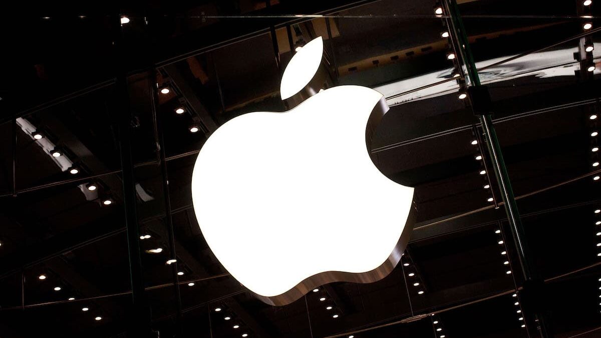 Apple offering top employees $180,000 bonuses to prevent poaching from Meta
