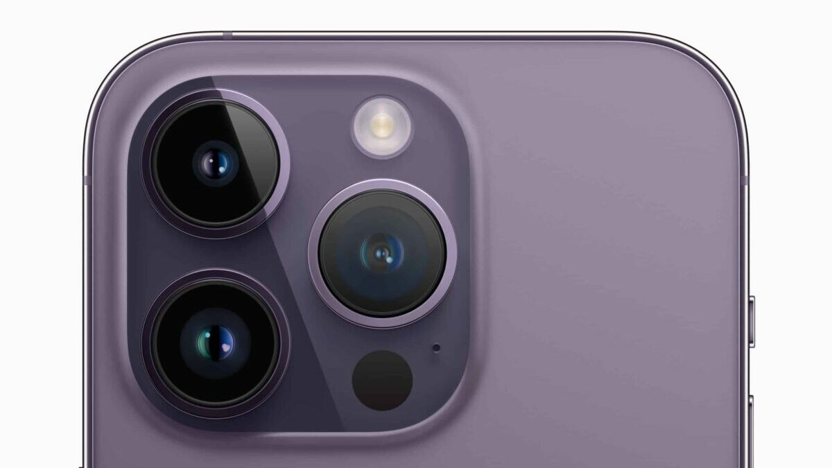iPhone 16 Pro Max periscope camera lens