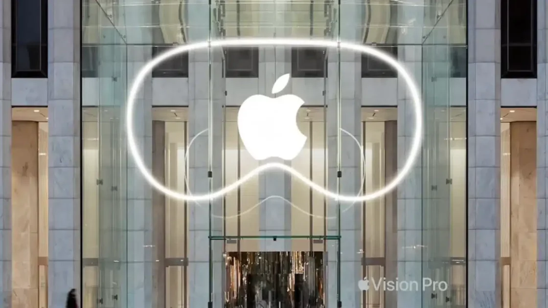 Apple's Fifth Avenue store Vision Pro