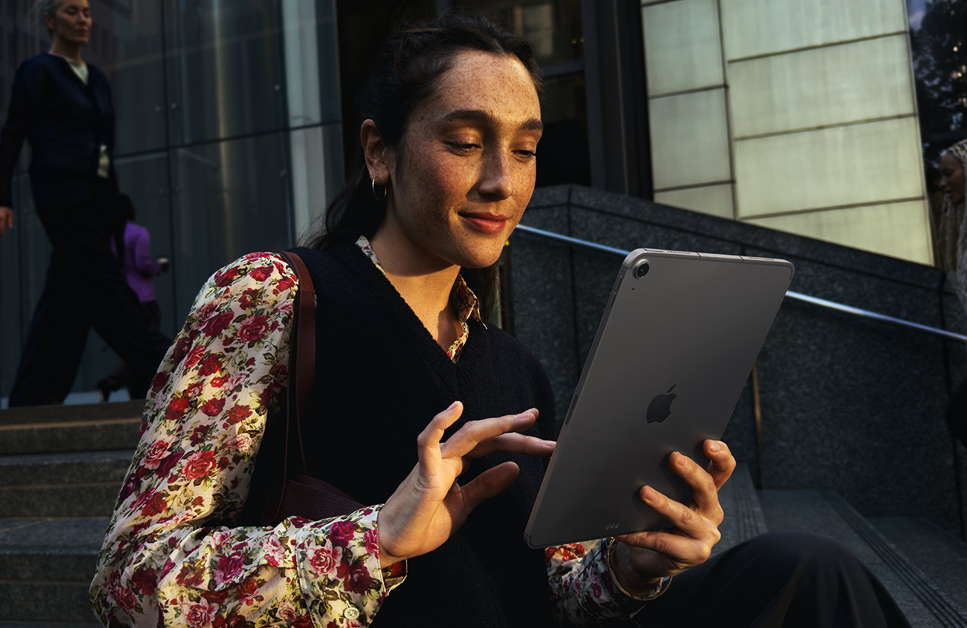 iPad multitasking modes switch automatically with a keyboard