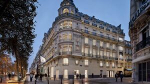 Champs-Élysées Paris Apple Store